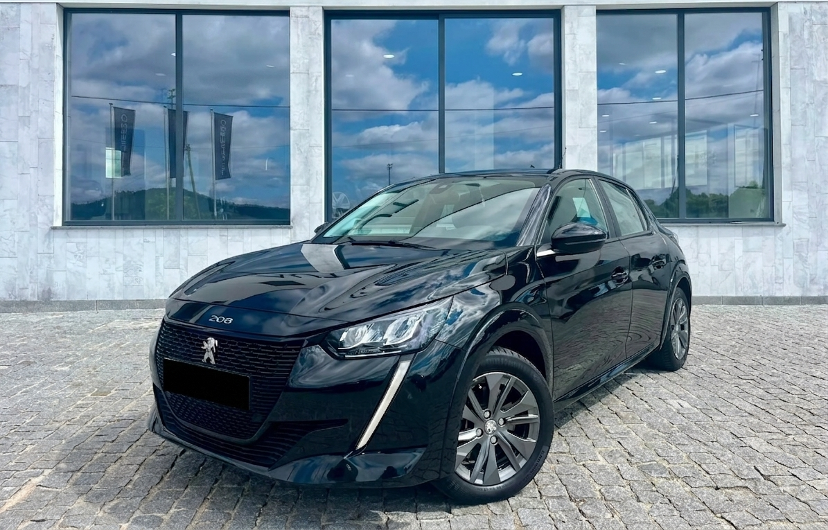 PEUGEOT E-208