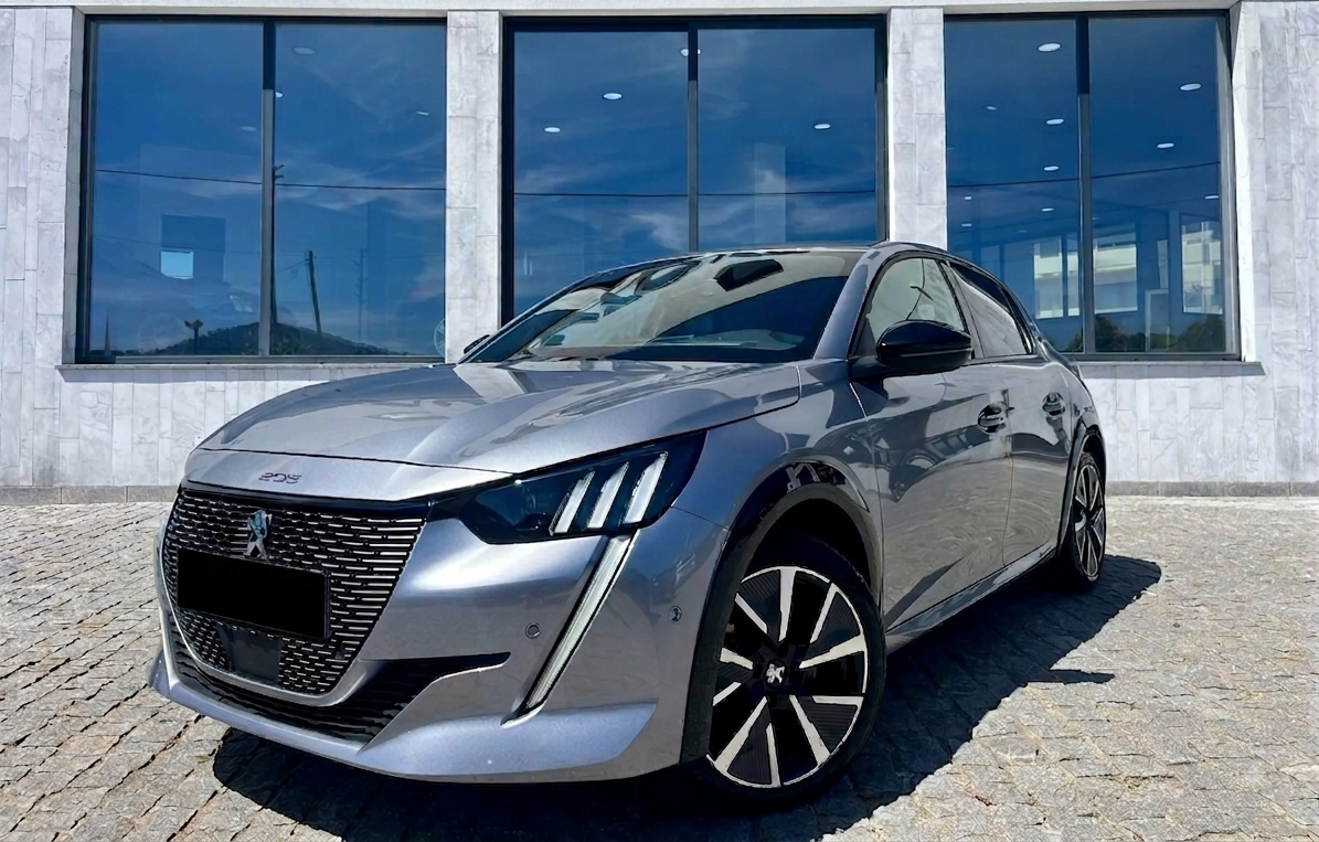 Peugeot e-208 GT